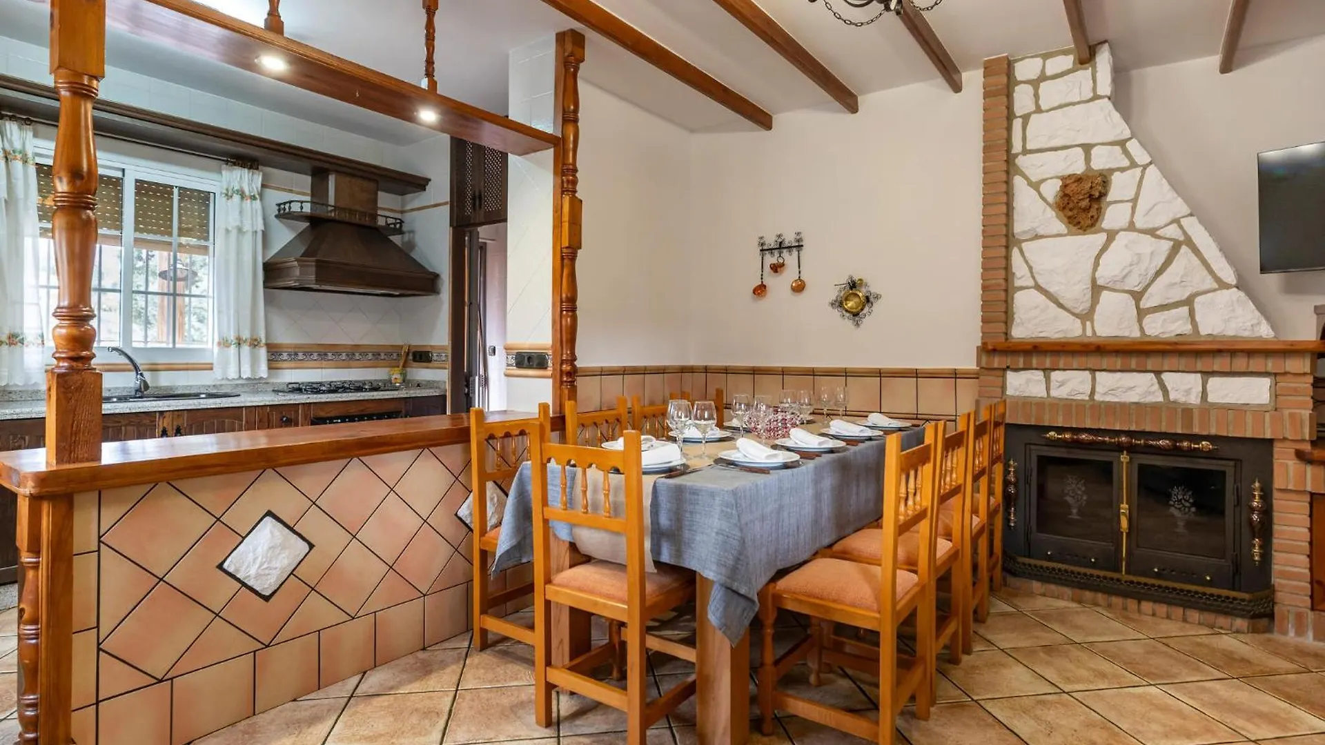 Amazing Home In Algarinejo